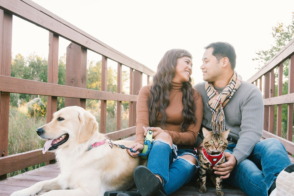 couples-and-their-pets, how-to-include-pets-in-pictures, pets-in-family-photos