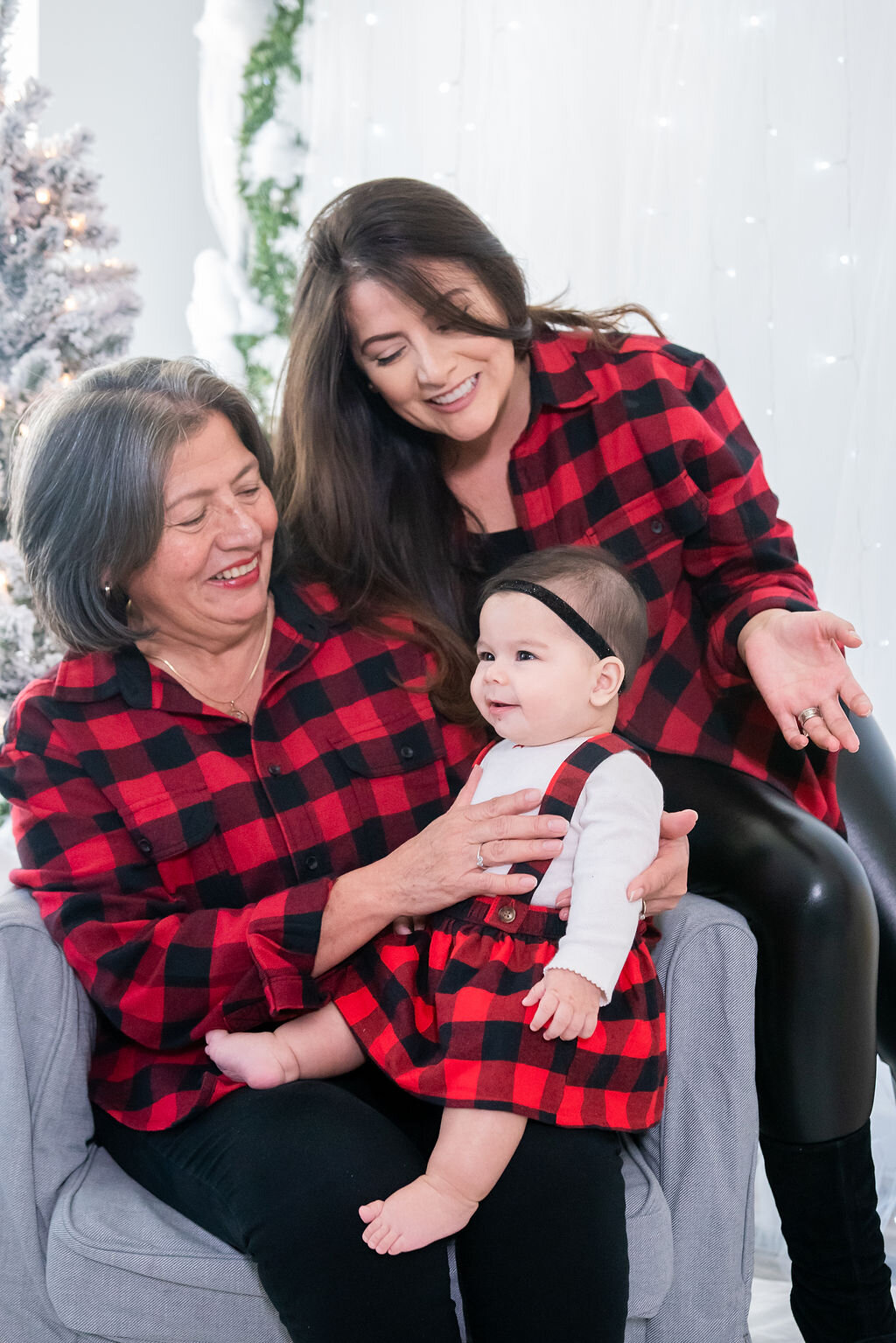 mother-and-daughter-family-pictures, generation-pictures, multi-generational-pictures, holiday-family-picture-ideas