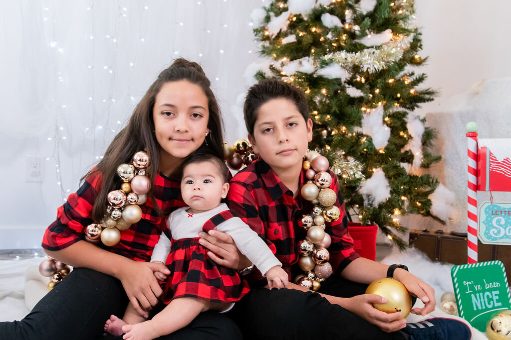 kids-holiday-pictures, sibling-holiday-pictures, kid-picture-ideas, sibling-picture-ideas