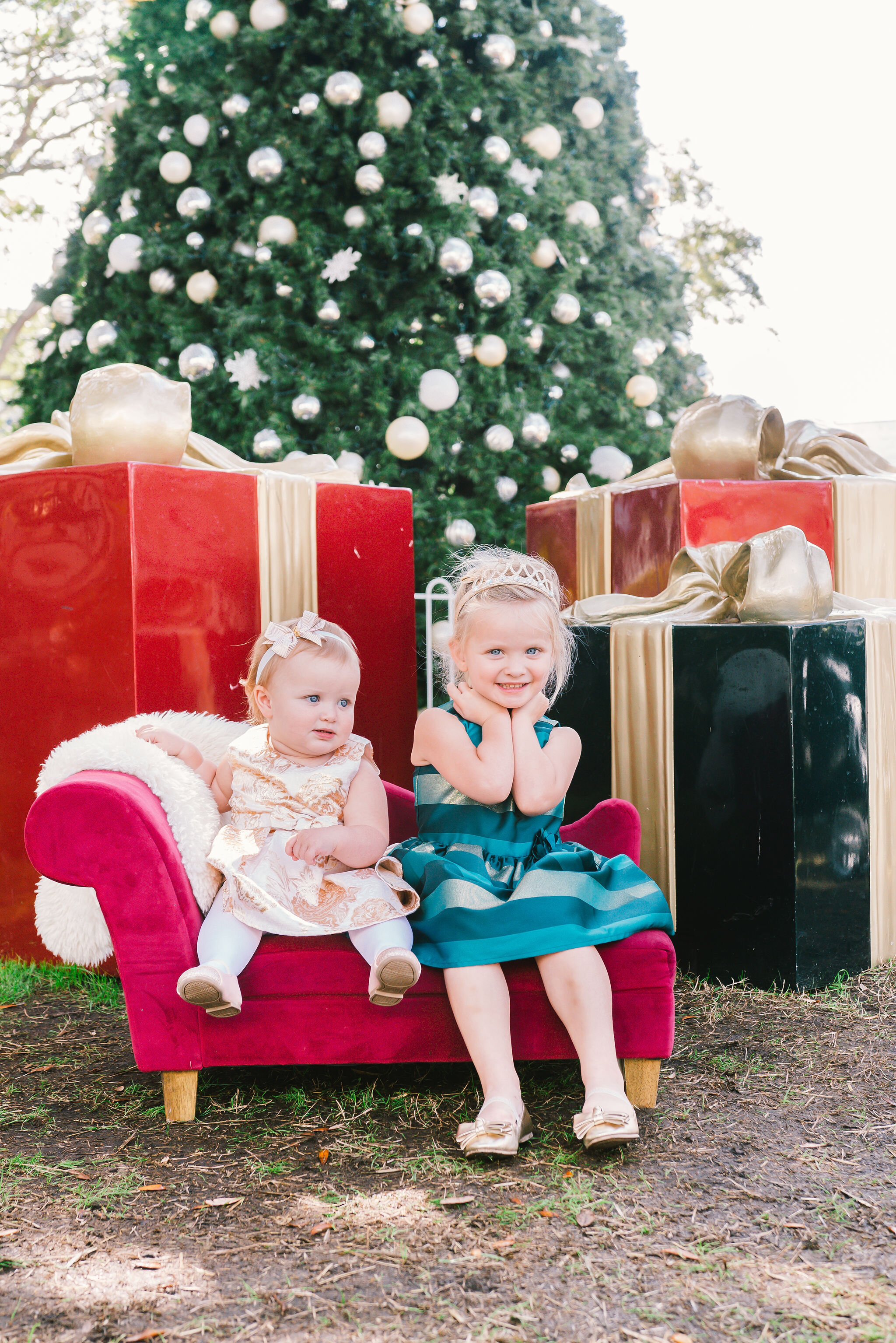 Tampa-Christmas-session, Tampa-family-photographer, Hyde-Park-Village-Christmas