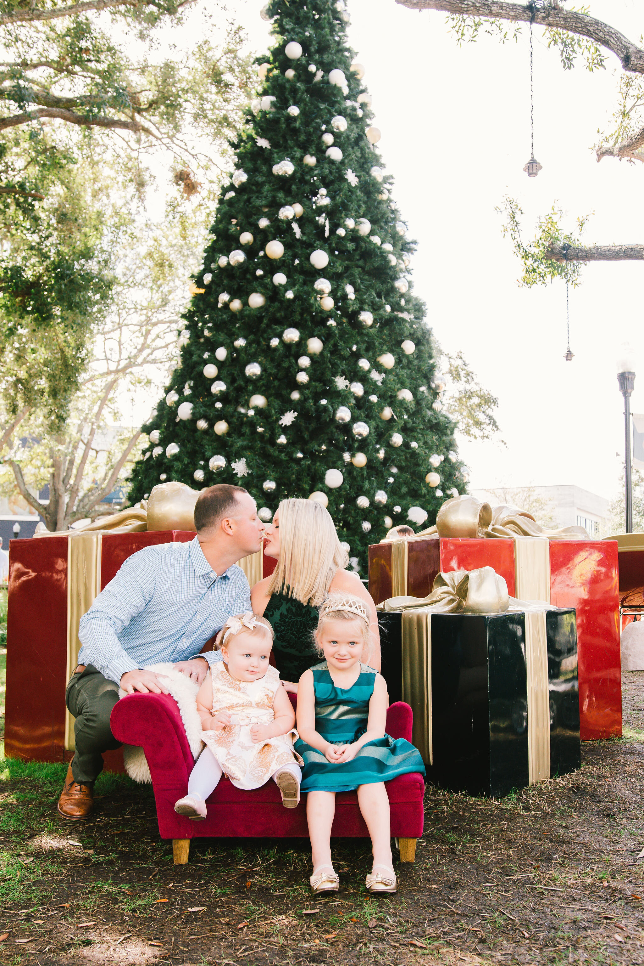 Tampa-Christmas-session, Tampa-family-photographer, Hyde-Park-Village-Christmas