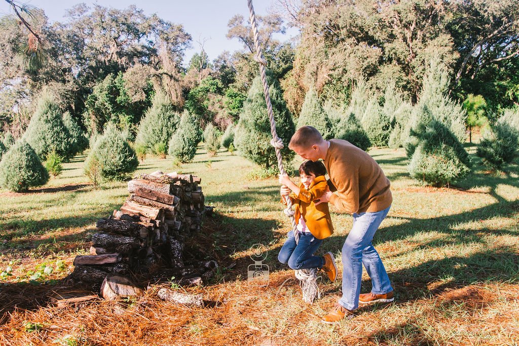 tampa-photographer, famiy-photographer, christmas-tree-farm, holiday-photos