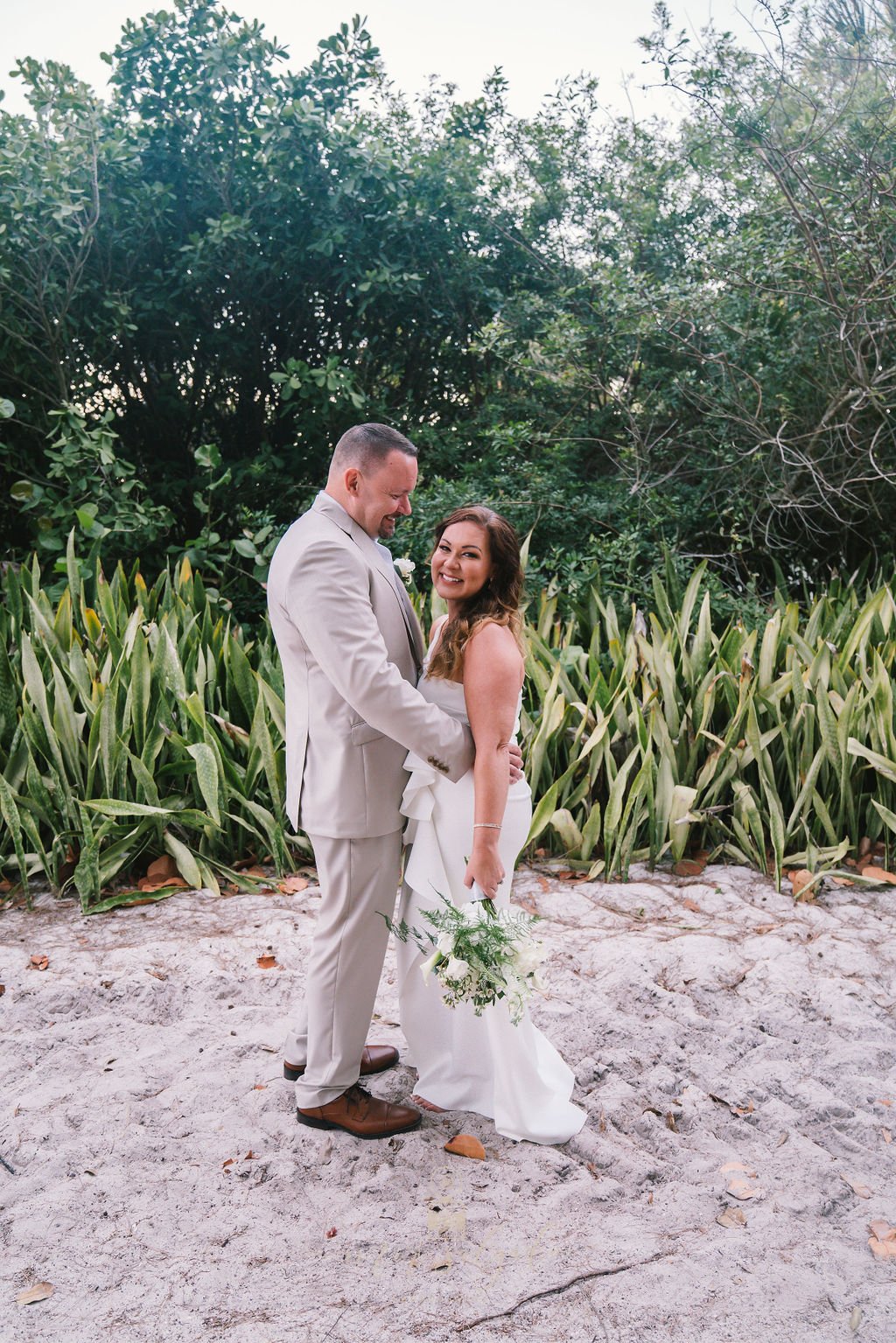 bride-and-groom-beach-wedding-photo