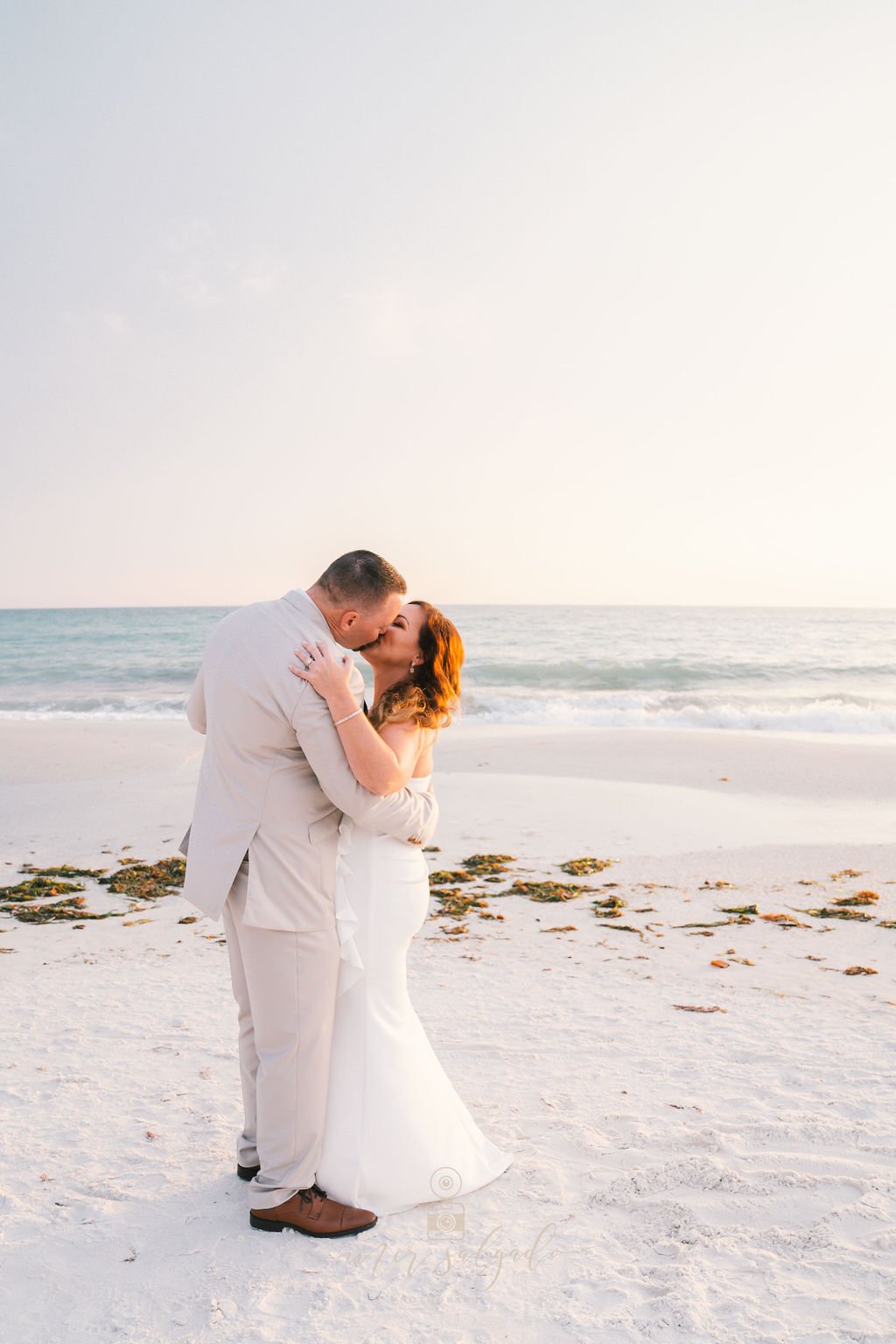 bride-and-groom-beach-wedding-photo