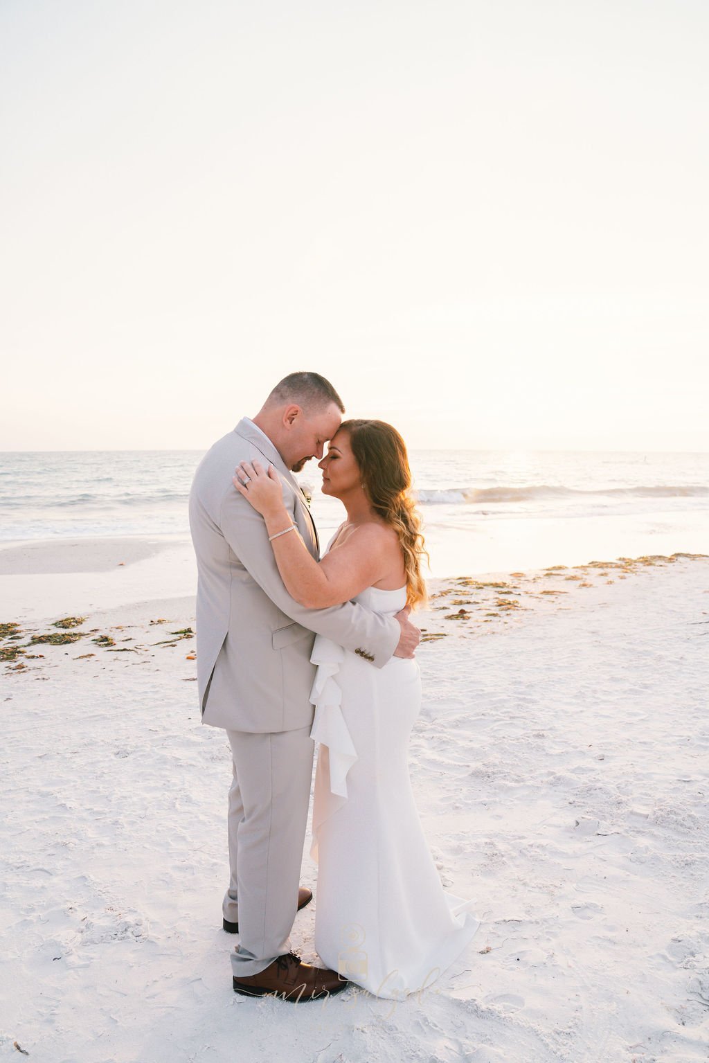 bride-and-groom-beach-wedding-photo