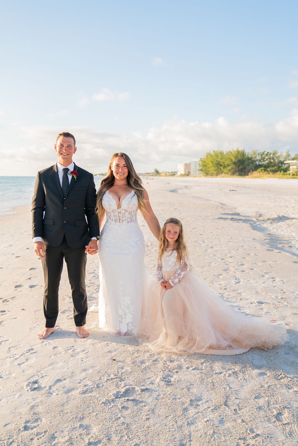 family-wedding-photo-at-the-beach