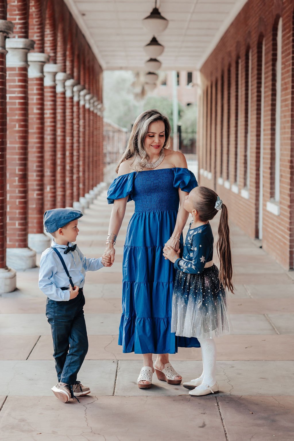 Mom-and-kids-photos-in-Ybor-City