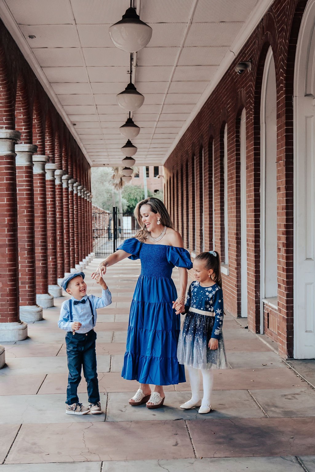 Mom-and-kids-photos-in-Ybor-City