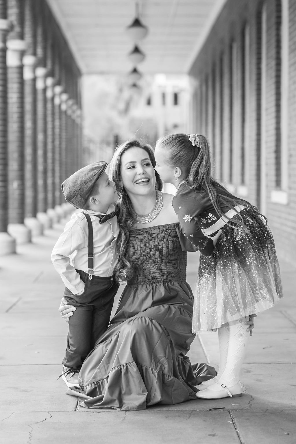 Mom-and-kids-photos-in-Ybor-City