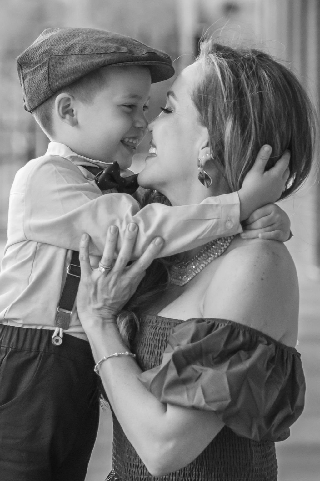 Mom-and-kids-photos-in-Ybor-City