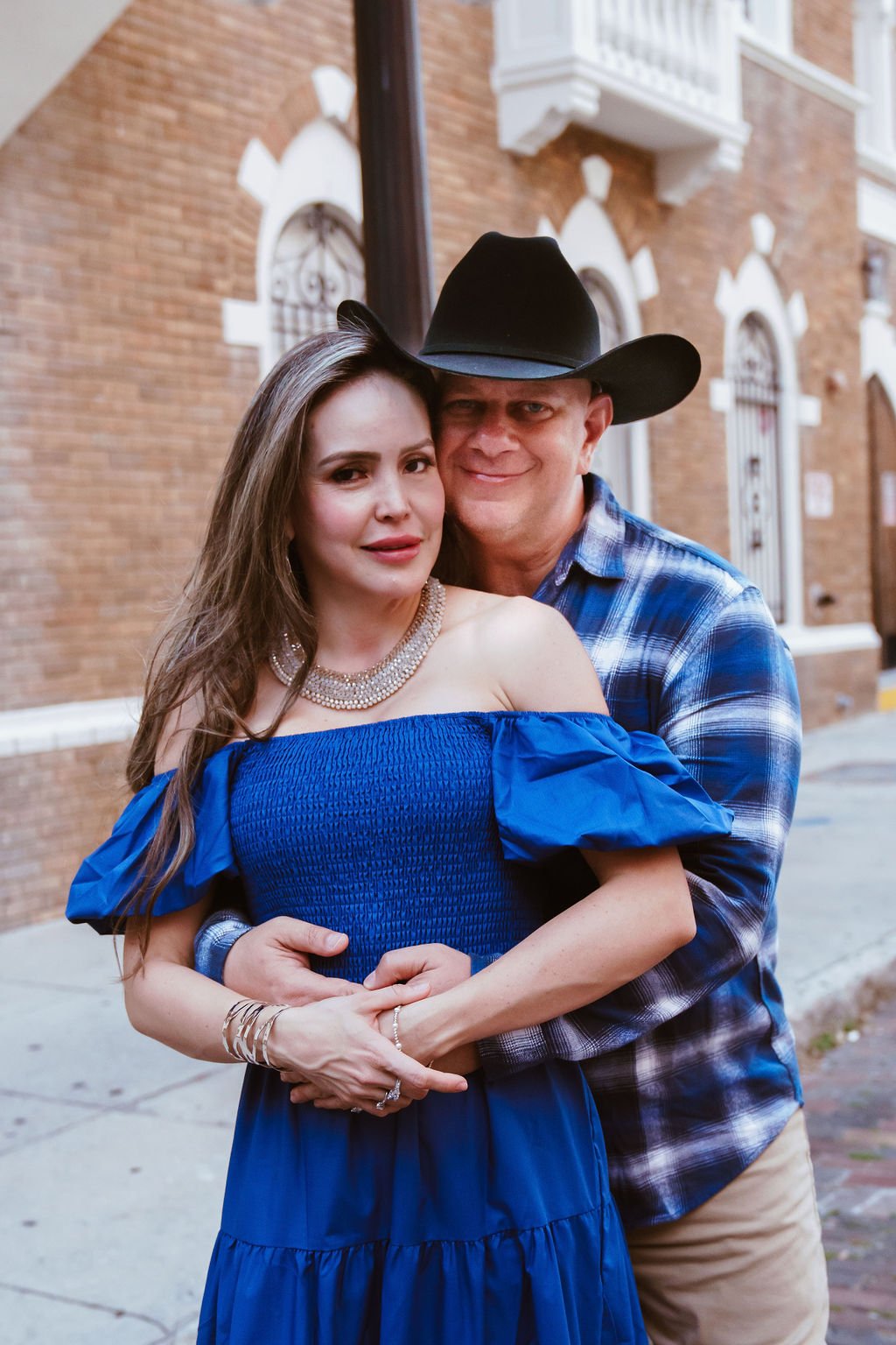 couple-in-Ybor-City-photo