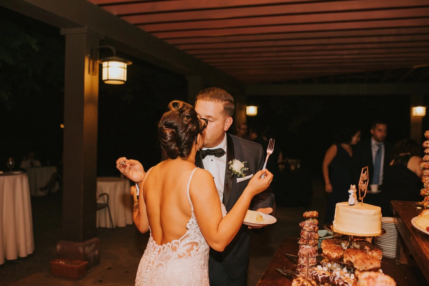 hudson valley wedding photographer, locust grove, locust grove wedding, new york wedding, spring wedding, hudson valley wedding, bridal party, wedding reception, wedding cake