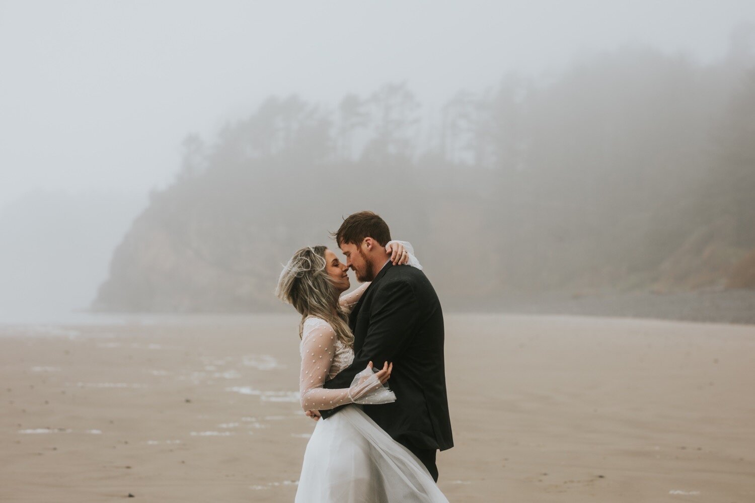 Oregon Wedding Photographer, Ecola State Park Elopement, Cannon Beach Elopement, Hug Point Oregon, Oregon Elopement, Oregon Elopement Photographer