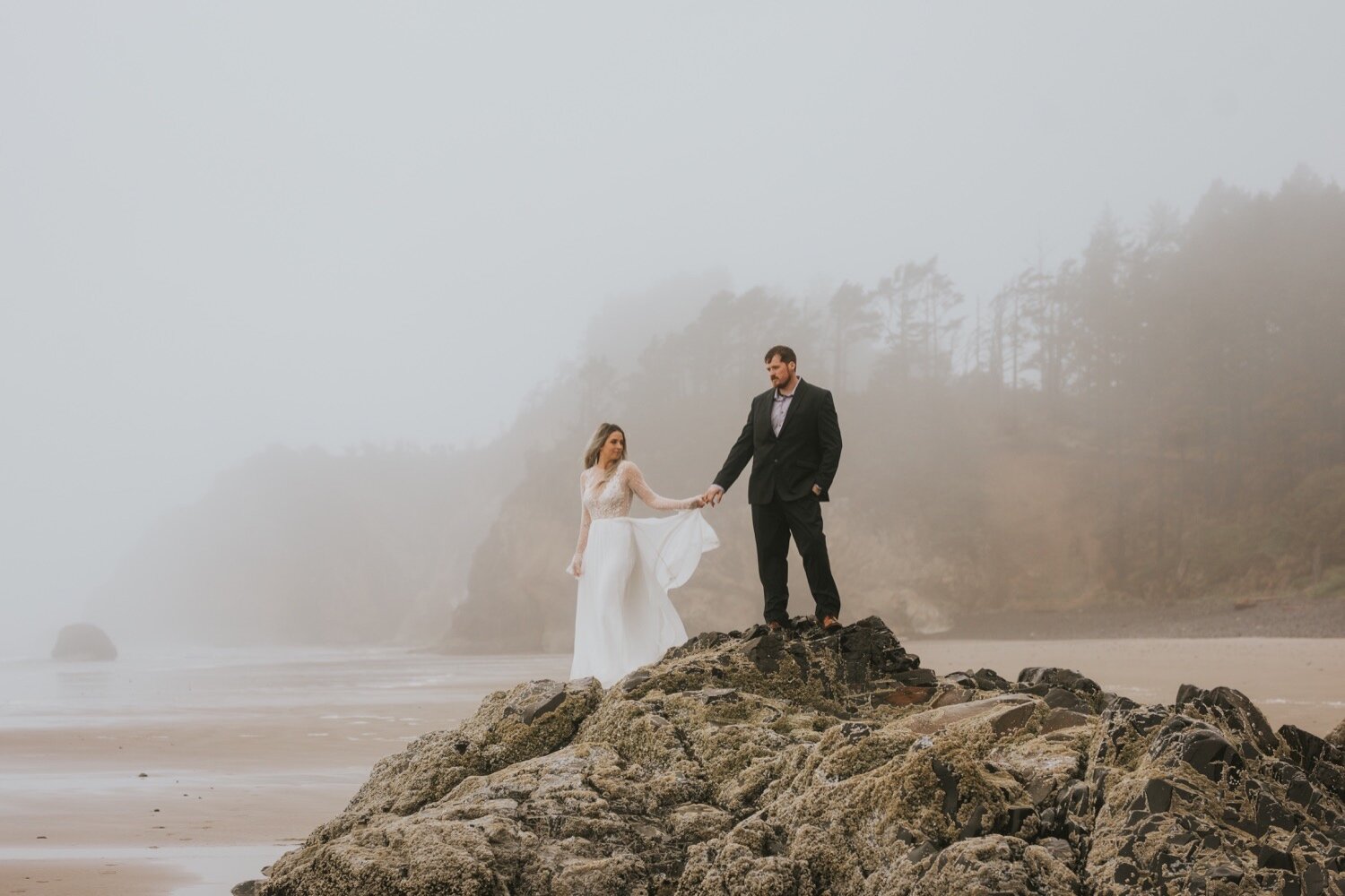 Oregon Wedding Photographer, Ecola State Park Elopement, Cannon Beach Elopement, Hug Point Oregon, Oregon Elopement, Oregon Elopement Photographer