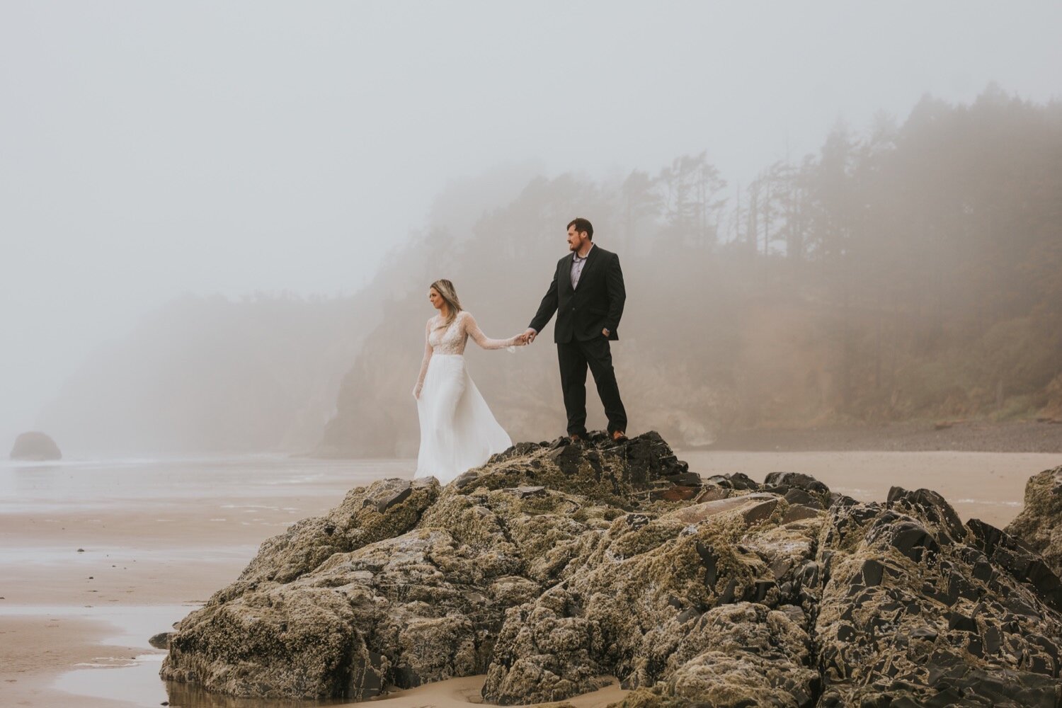 Oregon Wedding Photographer, Ecola State Park Elopement, Cannon Beach Elopement, Hug Point Oregon, Oregon Elopement, Oregon Elopement Photographer