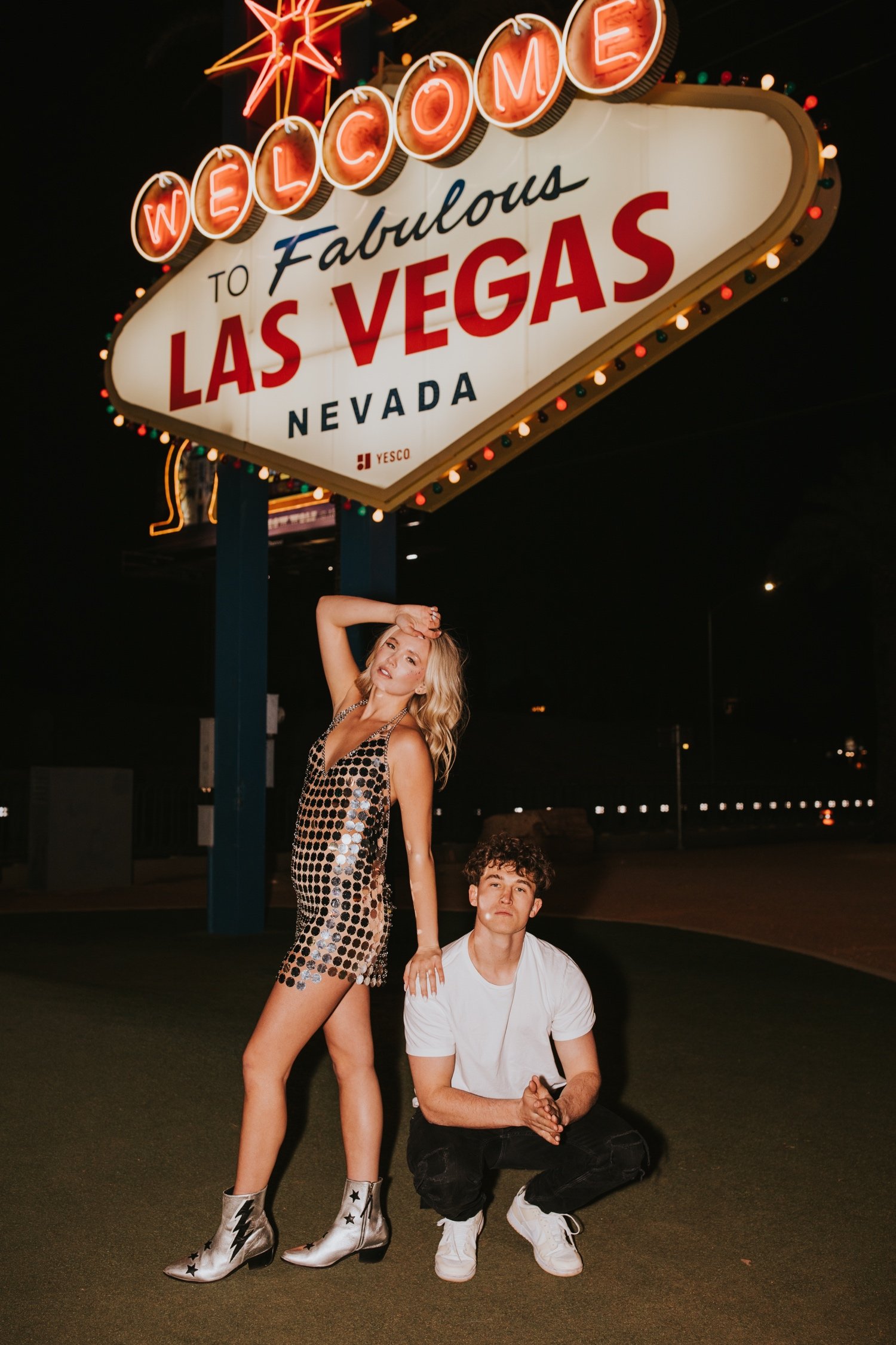 las vegas wedding photographer, las vegas wedding, welcome to las vegas sign, hudson valley wedding photographer, nevada wedding, vegas elopement, vegas, elopement photographer