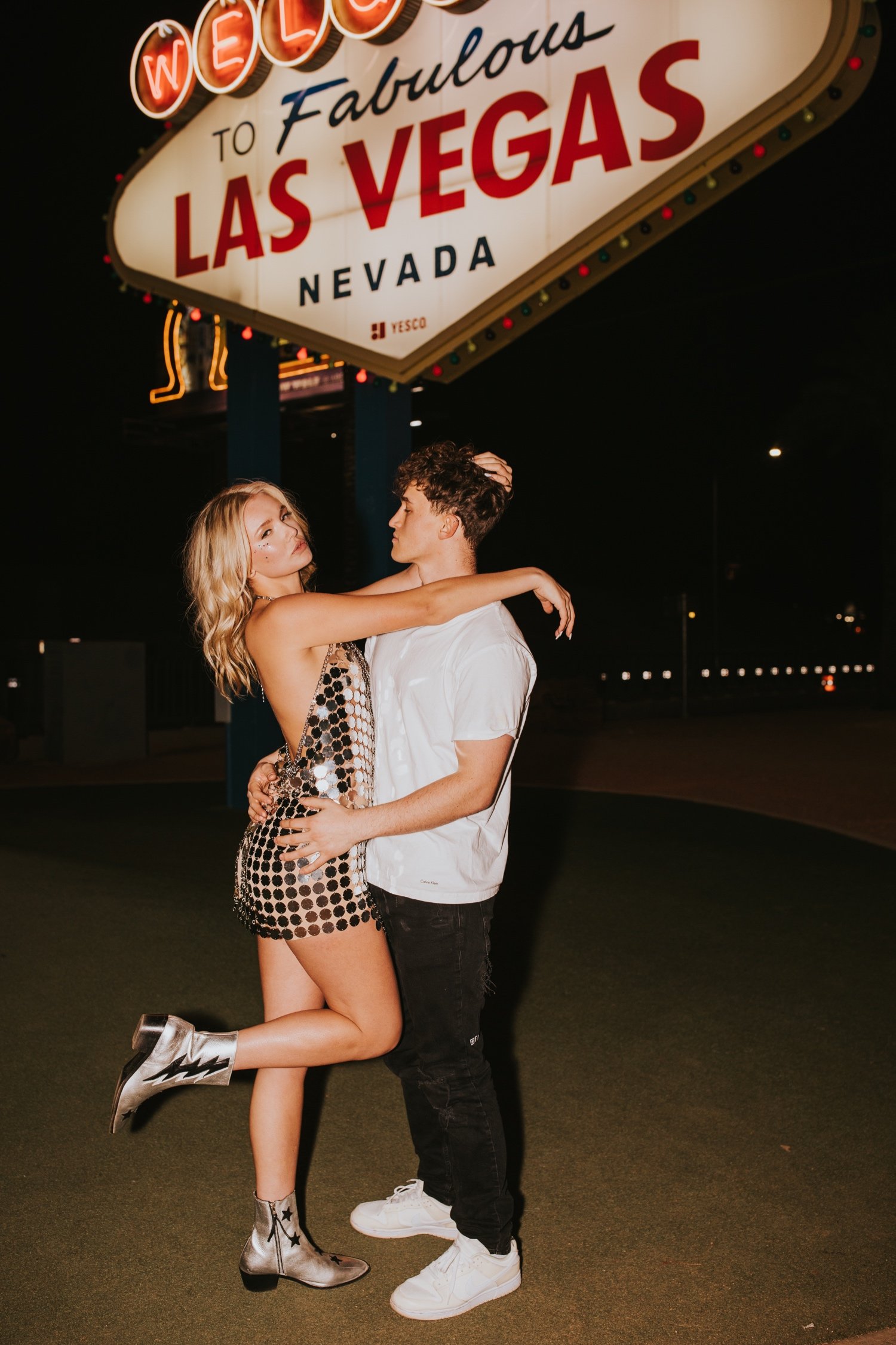 las vegas wedding photographer, las vegas wedding, welcome to las vegas sign, hudson valley wedding photographer, nevada wedding, vegas elopement, vegas, elopement photographer