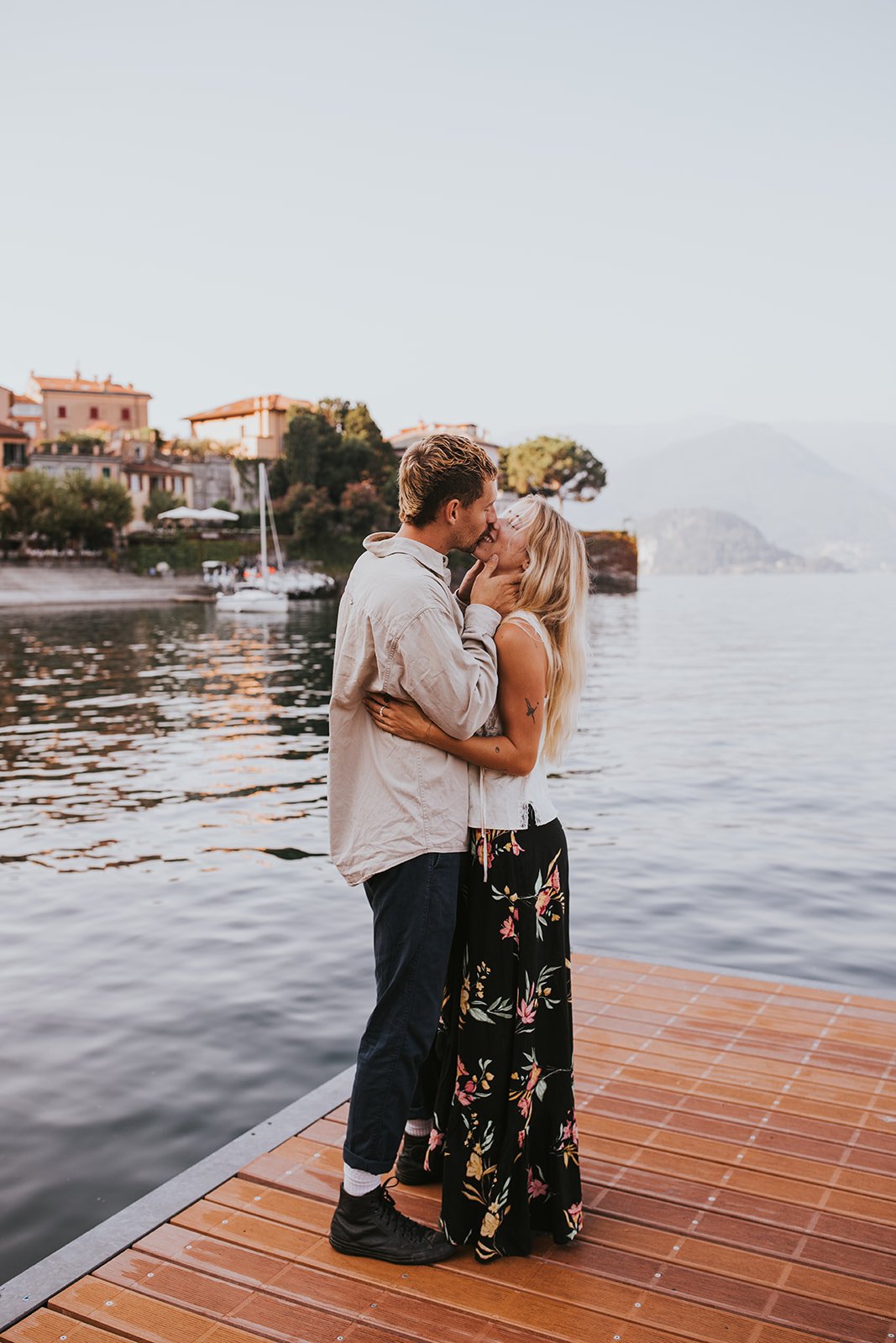 sunrise couples session in varenna, lake como couples session, lake como wedding photographer, lake como engagement photos, varenna wedding photographer, varenna engagement photos