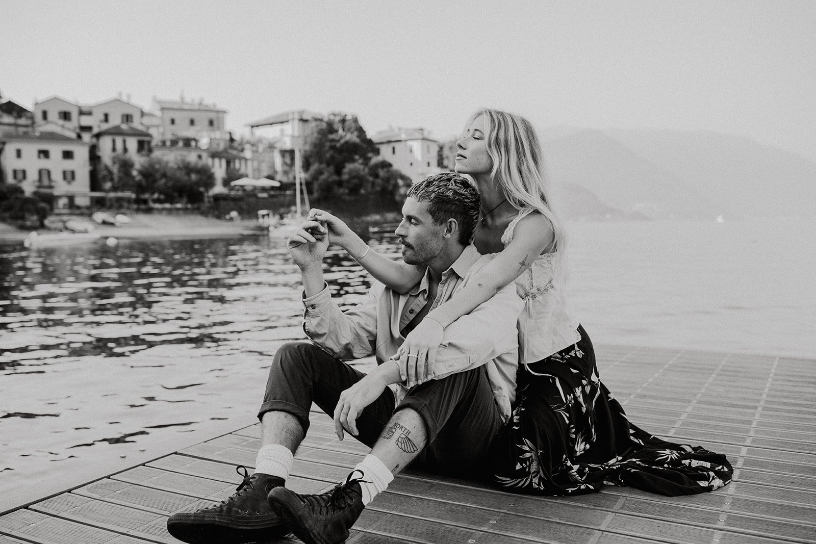 sunrise couples session in varenna, lake como couples session, lake como wedding photographer, lake como engagement photos, varenna wedding photographer, varenna engagement photos