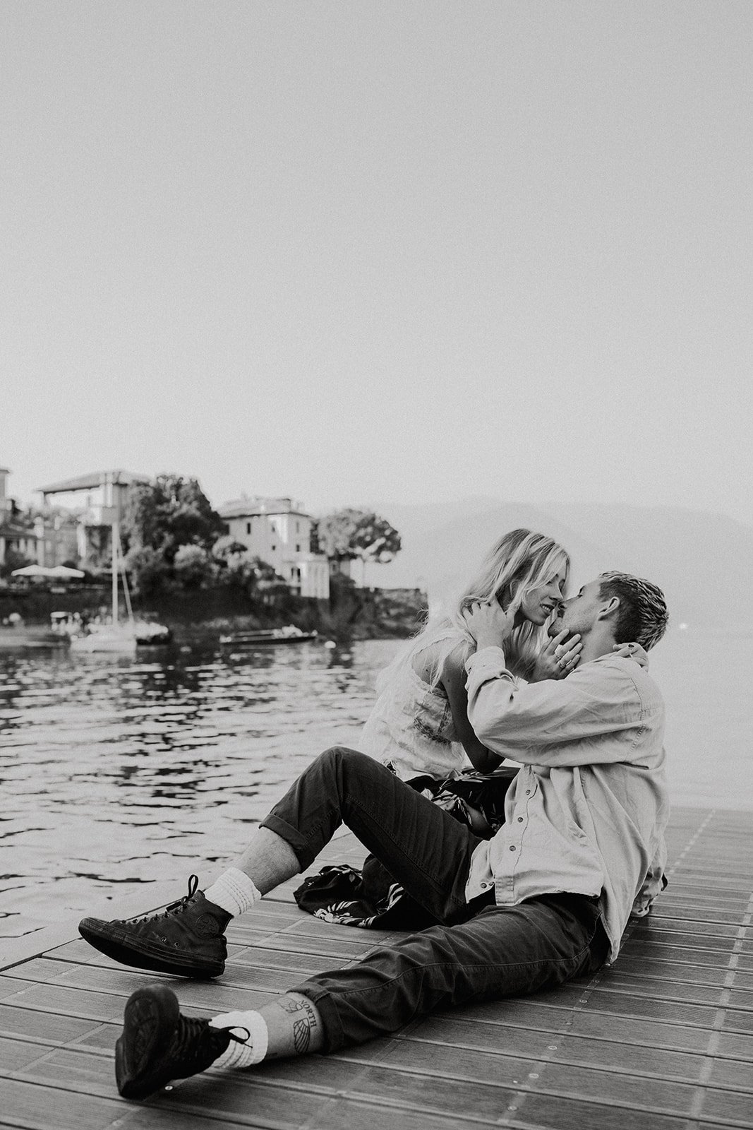 sunrise couples session in varenna, lake como couples session, lake como wedding photographer, lake como engagement photos, varenna wedding photographer, varenna engagement photos