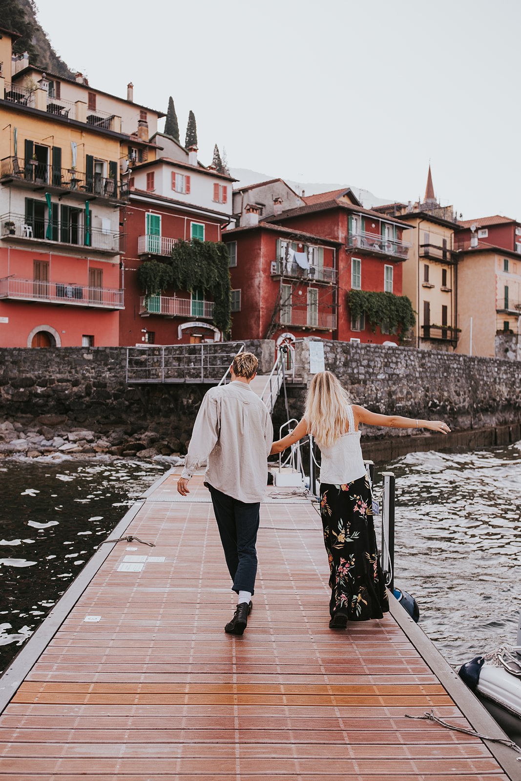 sunrise couples session in varenna, lake como couples session, lake como wedding photographer, lake como engagement photos, varenna wedding photographer, varenna engagement photos