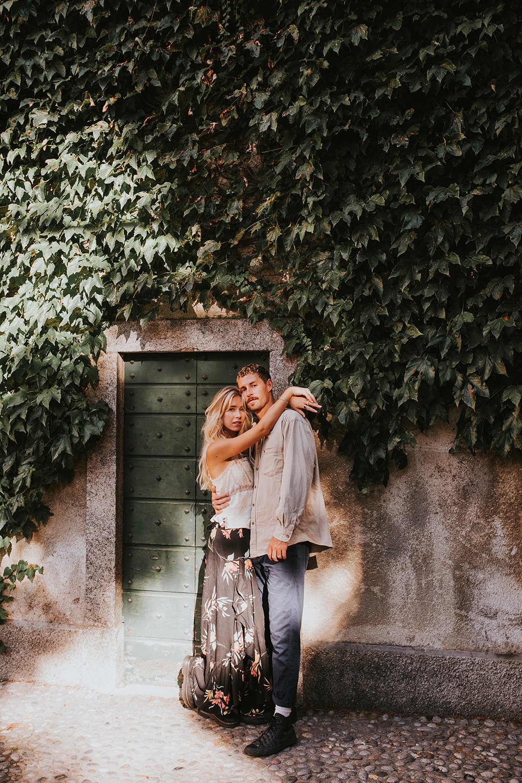 sunrise couples session in varenna, lake como couples session, lake como wedding photographer, lake como engagement photos, varenna wedding photographer, varenna engagement photos