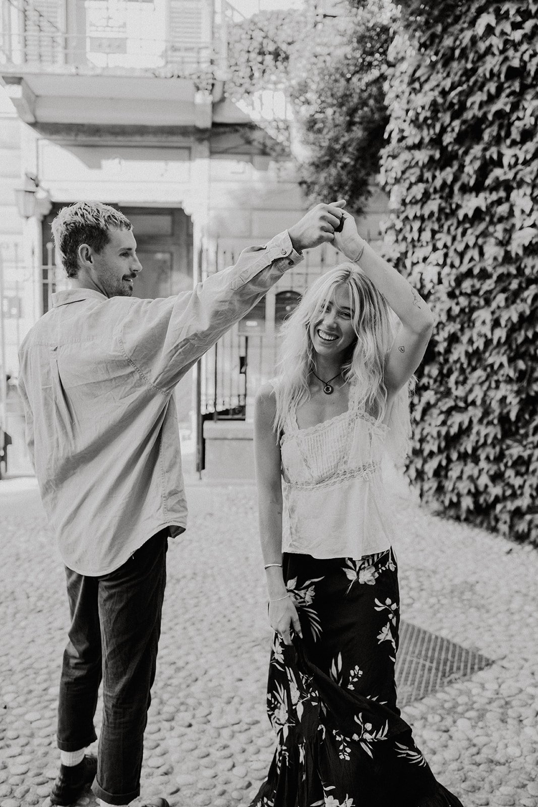 sunrise couples session in varenna, lake como couples session, lake como wedding photographer, lake como engagement photos, varenna wedding photographer, varenna engagement photos