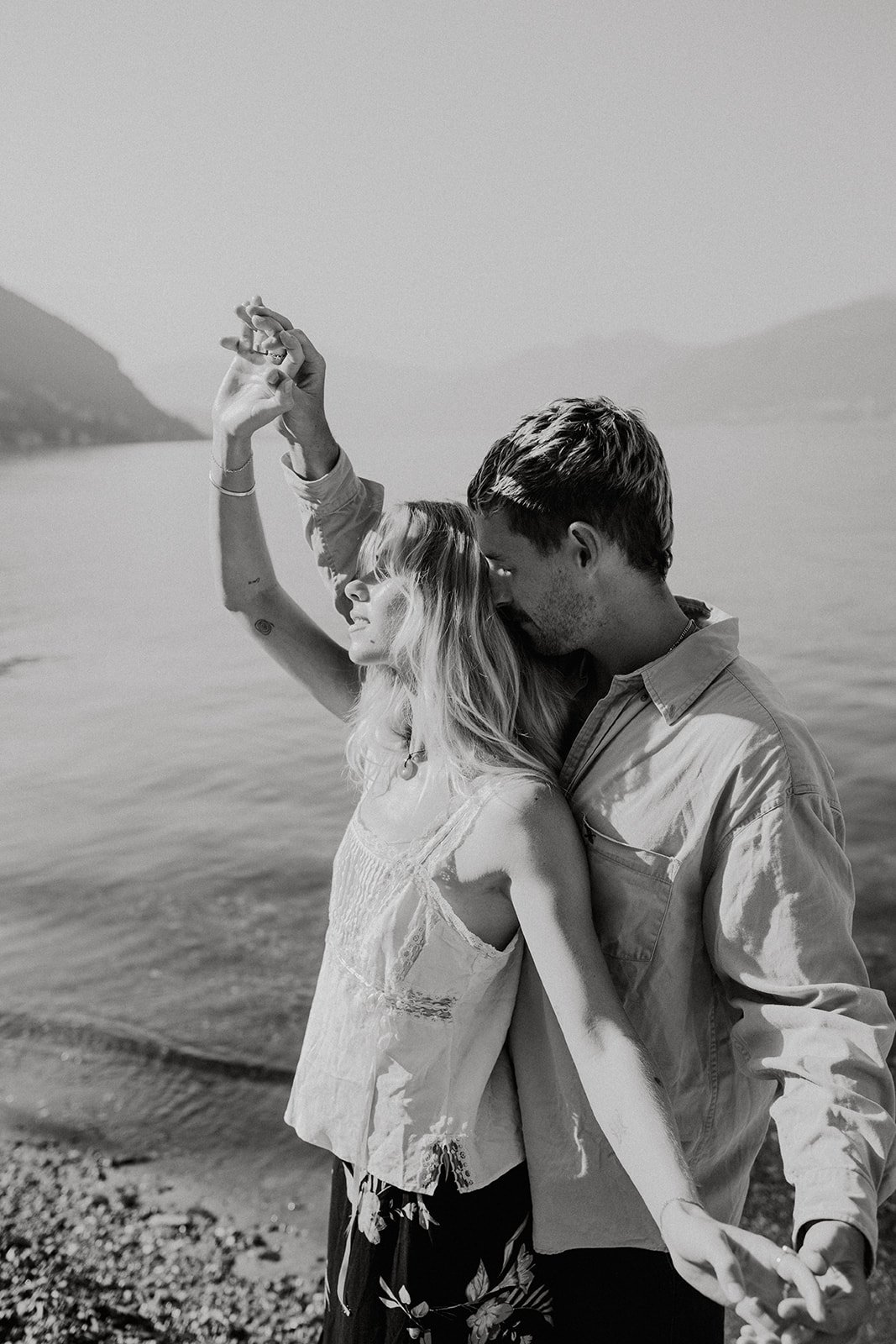 sunrise couples session in varenna, lake como couples session, lake como wedding photographer, lake como engagement photos, varenna wedding photographer, varenna engagement photos