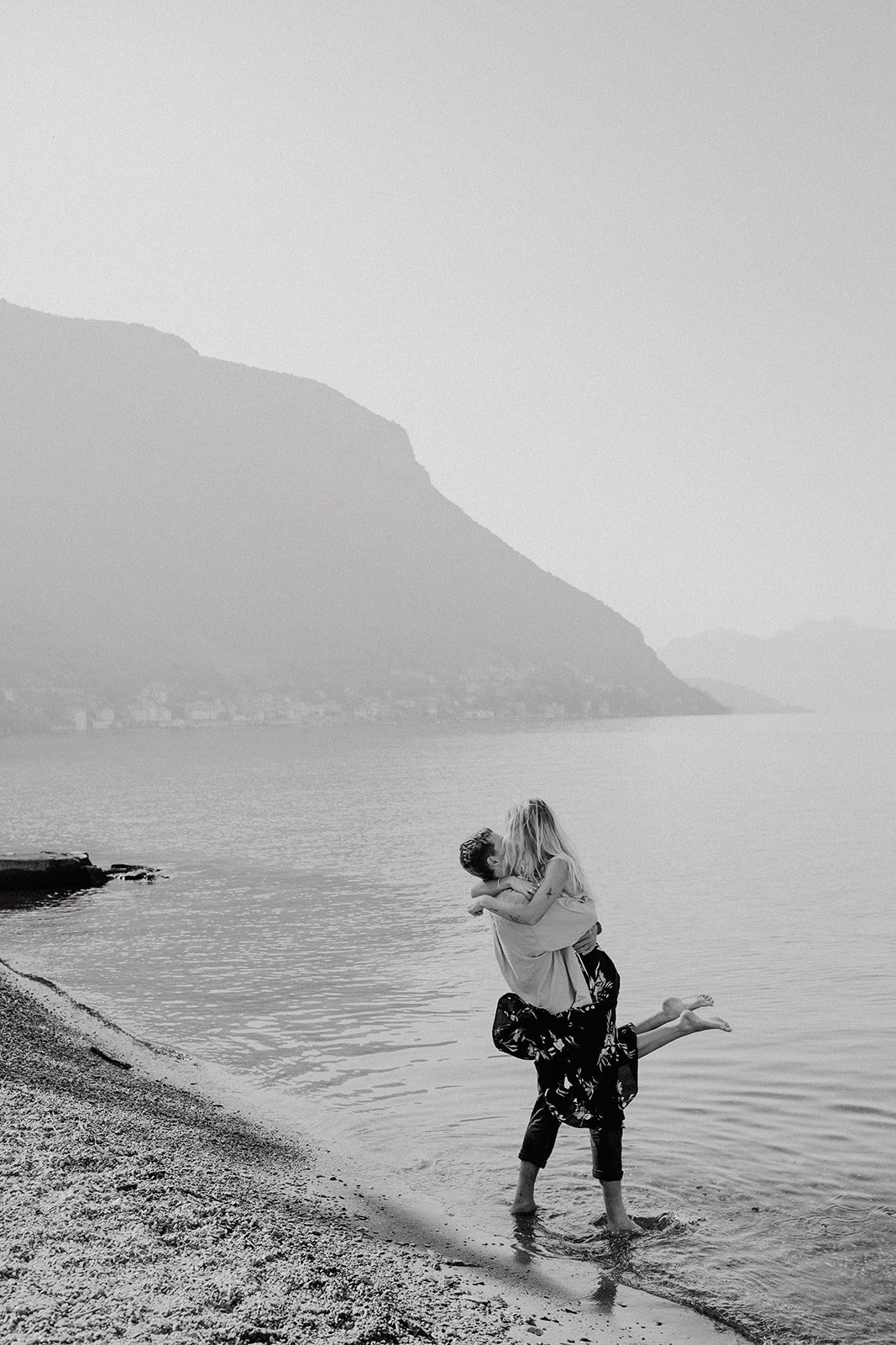 sunrise couples session in varenna, lake como couples session, lake como wedding photographer, lake como engagement photos, varenna wedding photographer, varenna engagement photos