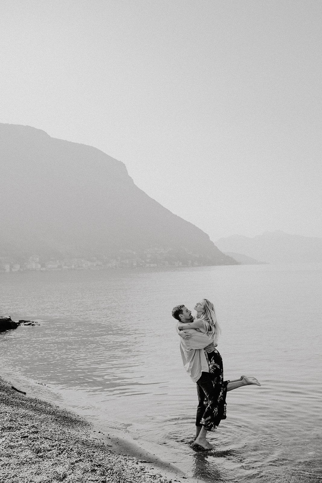 sunrise couples session in varenna, lake como couples session, lake como wedding photographer, lake como engagement photos, varenna wedding photographer, varenna engagement photos