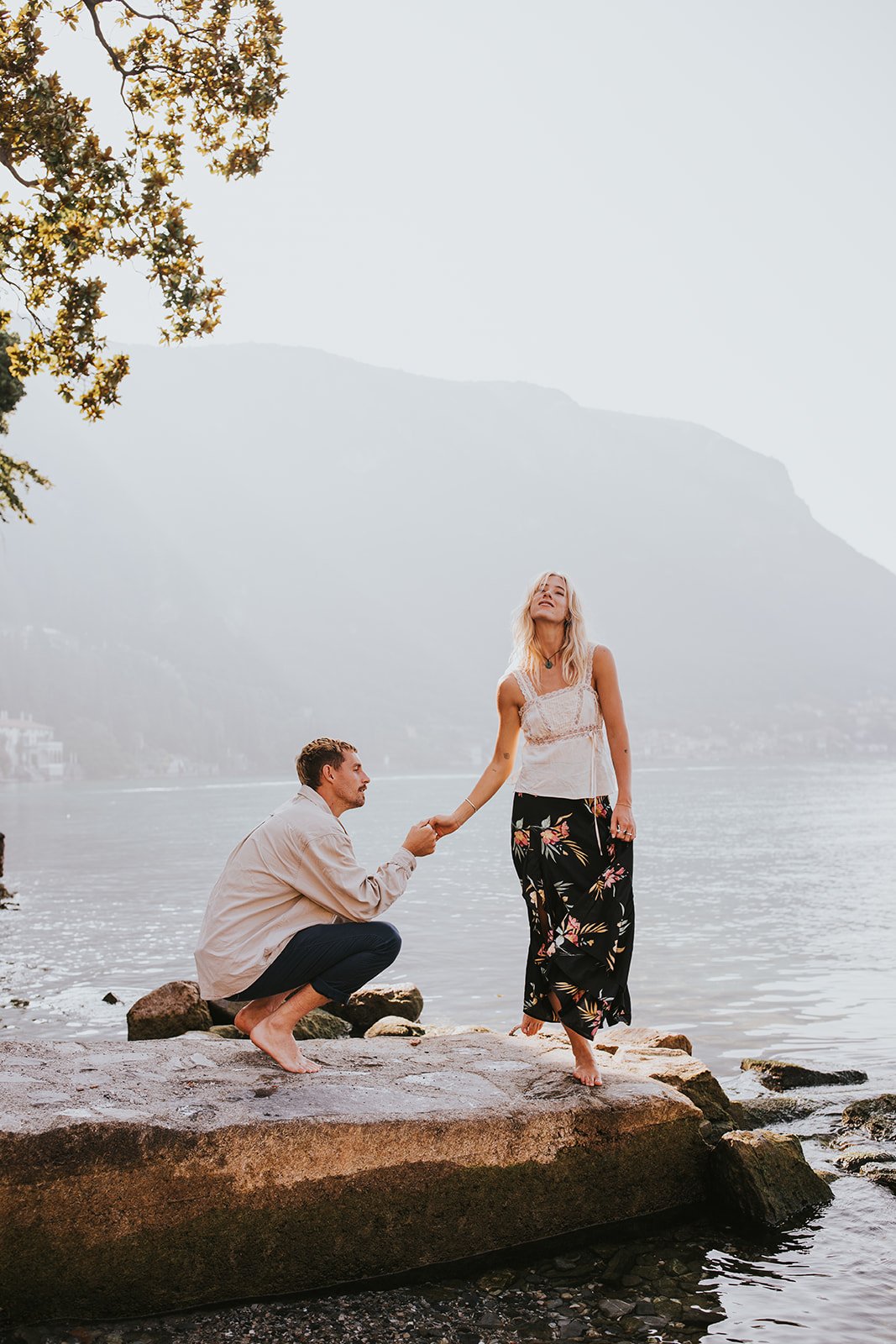 sunrise couples session in varenna, lake como couples session, lake como wedding photographer, lake como engagement photos, varenna wedding photographer, varenna engagement photos