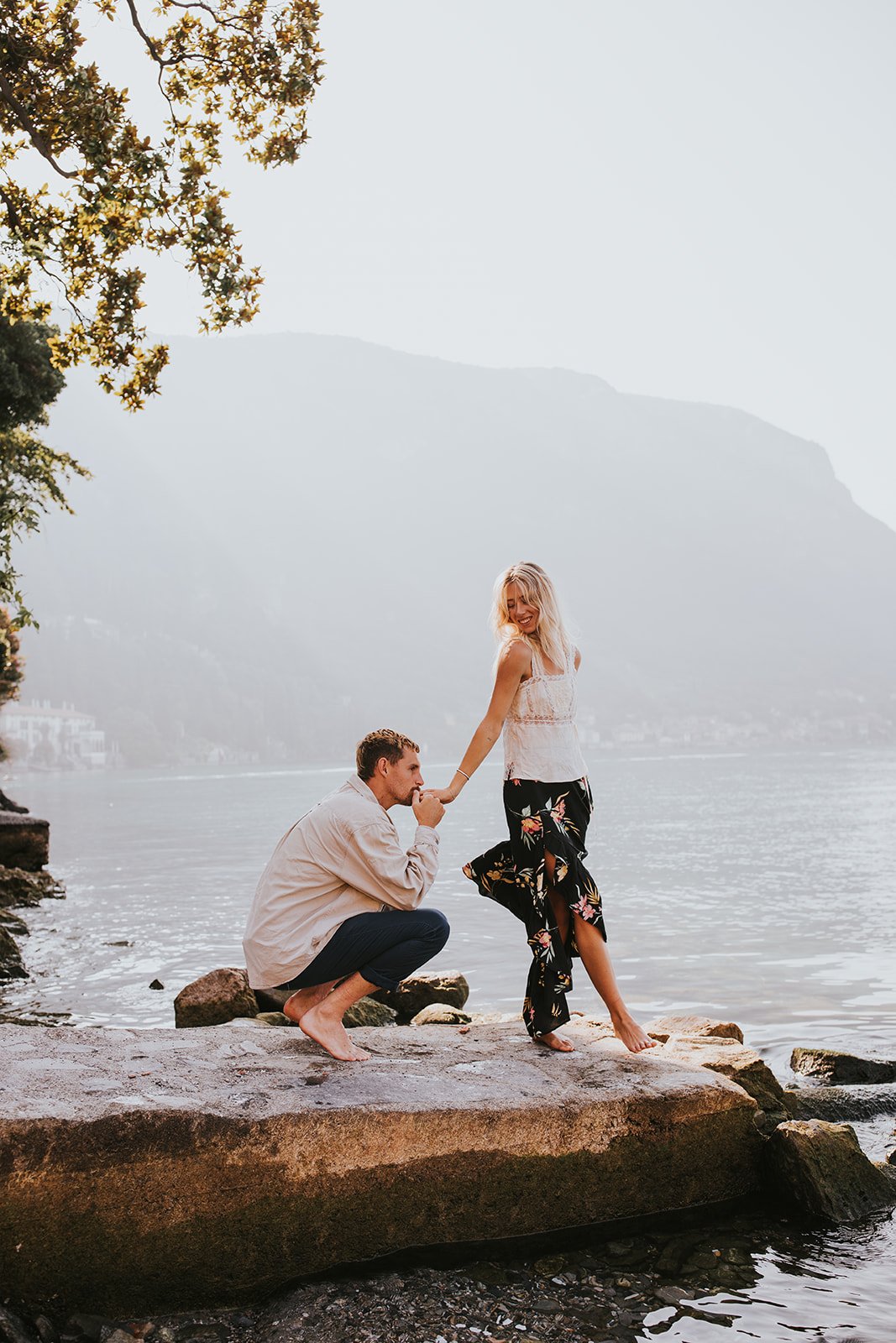 sunrise couples session in varenna, lake como couples session, lake como wedding photographer, lake como engagement photos, varenna wedding photographer, varenna engagement photos