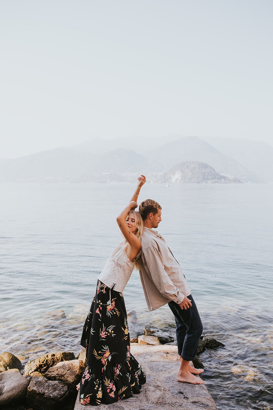 sunrise couples session in varenna, lake como couples session, lake como wedding photographer, lake como engagement photos, varenna wedding photographer, varenna engagement photos