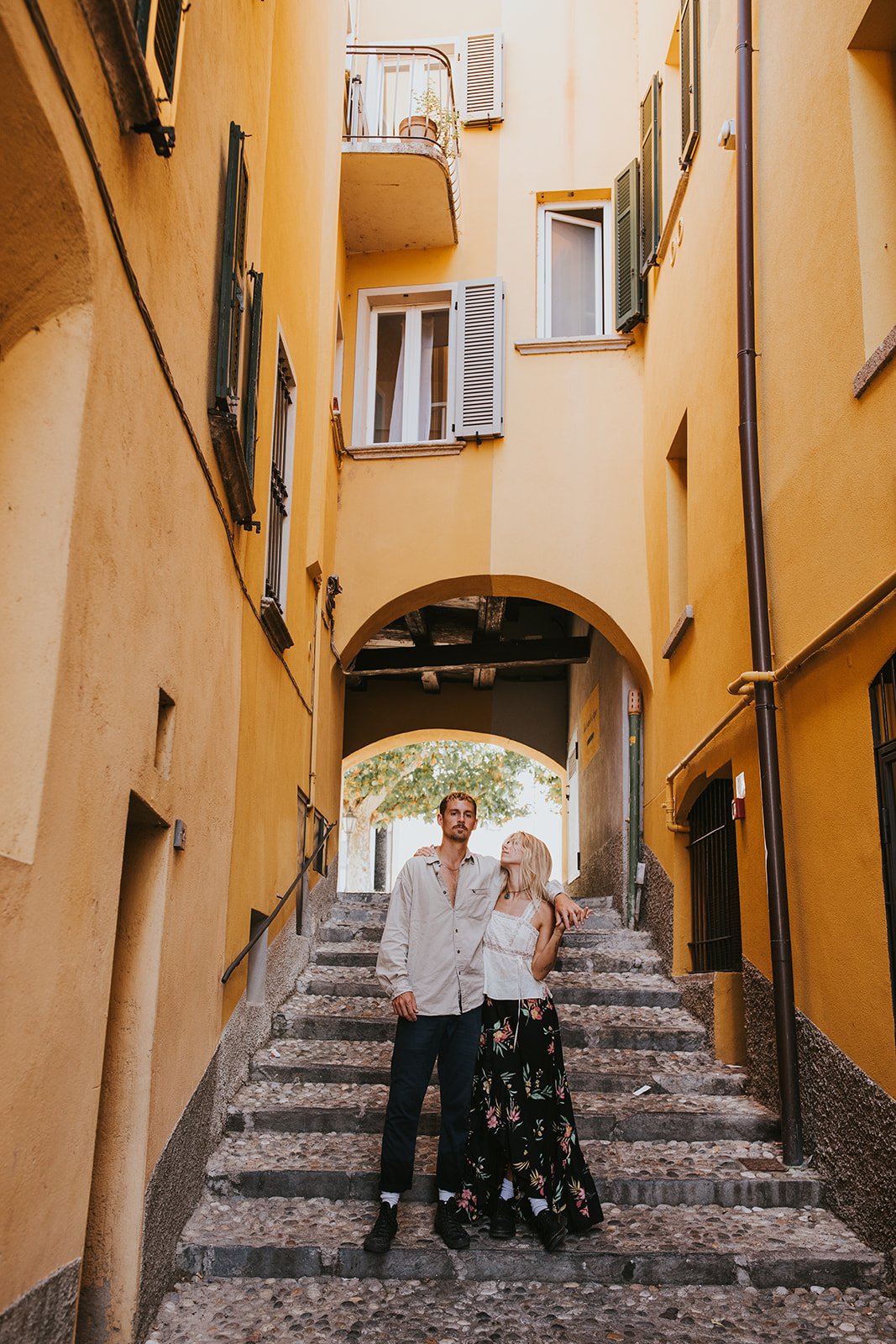 sunrise couples session in varenna, lake como couples session, lake como wedding photographer, lake como engagement photos, varenna wedding photographer, varenna engagement photos