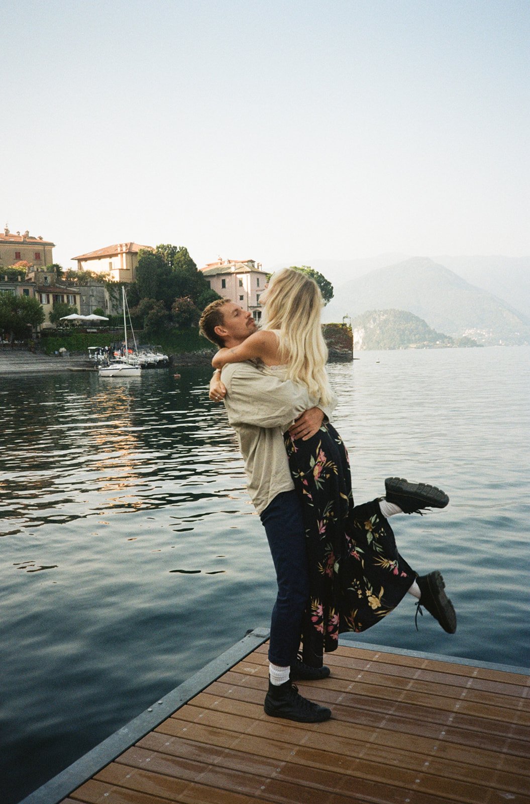 sunrise couples session in varenna, lake como couples session, lake como wedding photographer, lake como engagement photos, varenna wedding photographer, varenna engagement photos