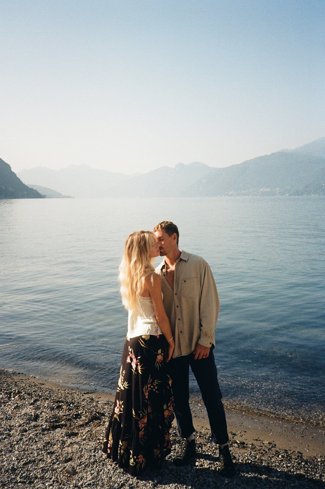 sunrise couples session in varenna, lake como couples session, lake como wedding photographer, lake como engagement photos, varenna wedding photographer, varenna engagement photos