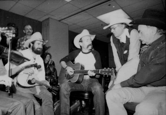 Muzzie Braun, Baxter Black, Ramblin' Jack and Richard Farnsworth jamming upstairs at the Stockmen's in 1987. Photo by Sue Rosoff.