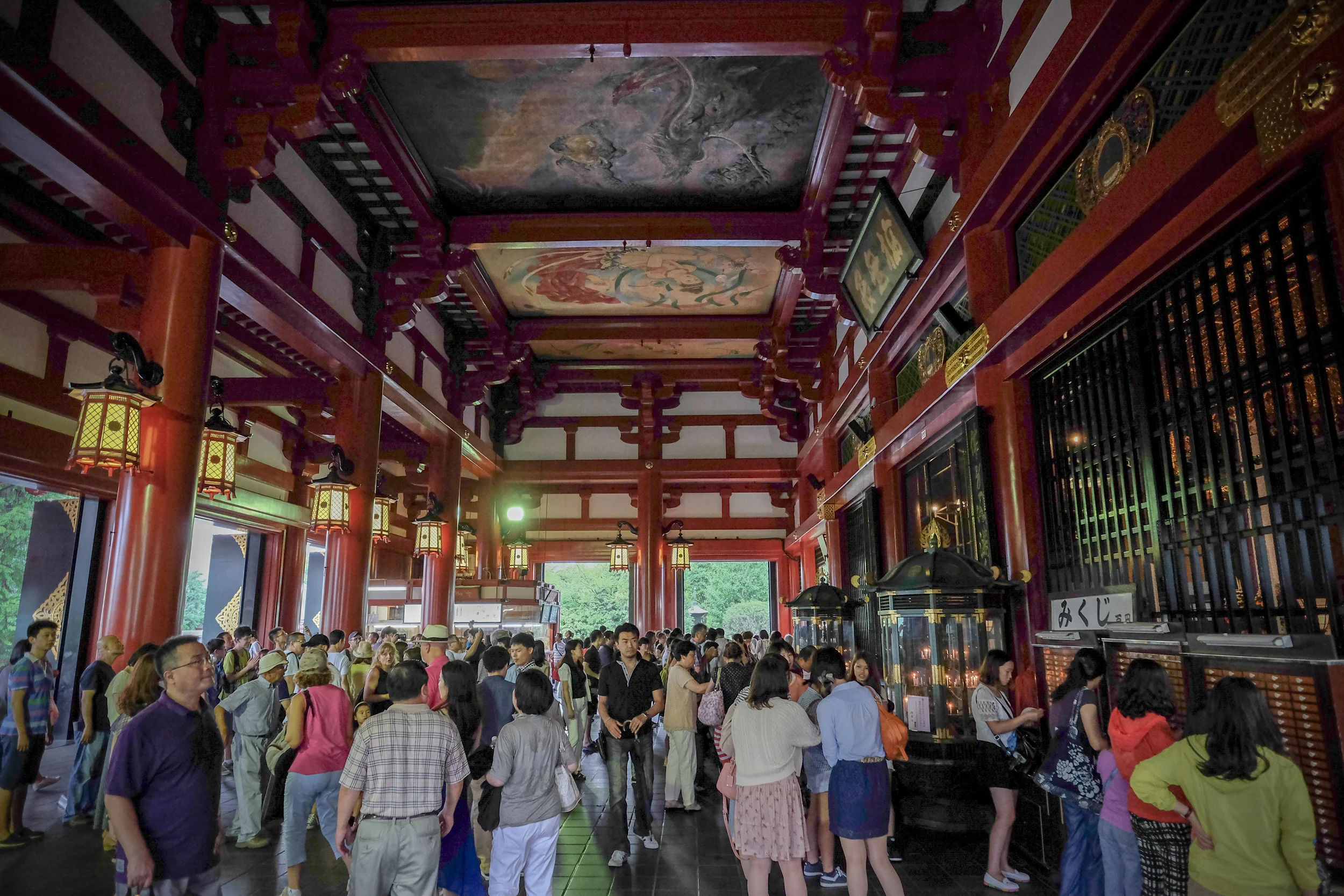      

 
     SENSOJI TEMPLE      Asakusa, Tokyo   8 January 2015  
 






















         

 
   As I approach the temple on a rainy morning, umbrellas are the first devotion today. According to legend, a golden statue of Kannon (the Buddh