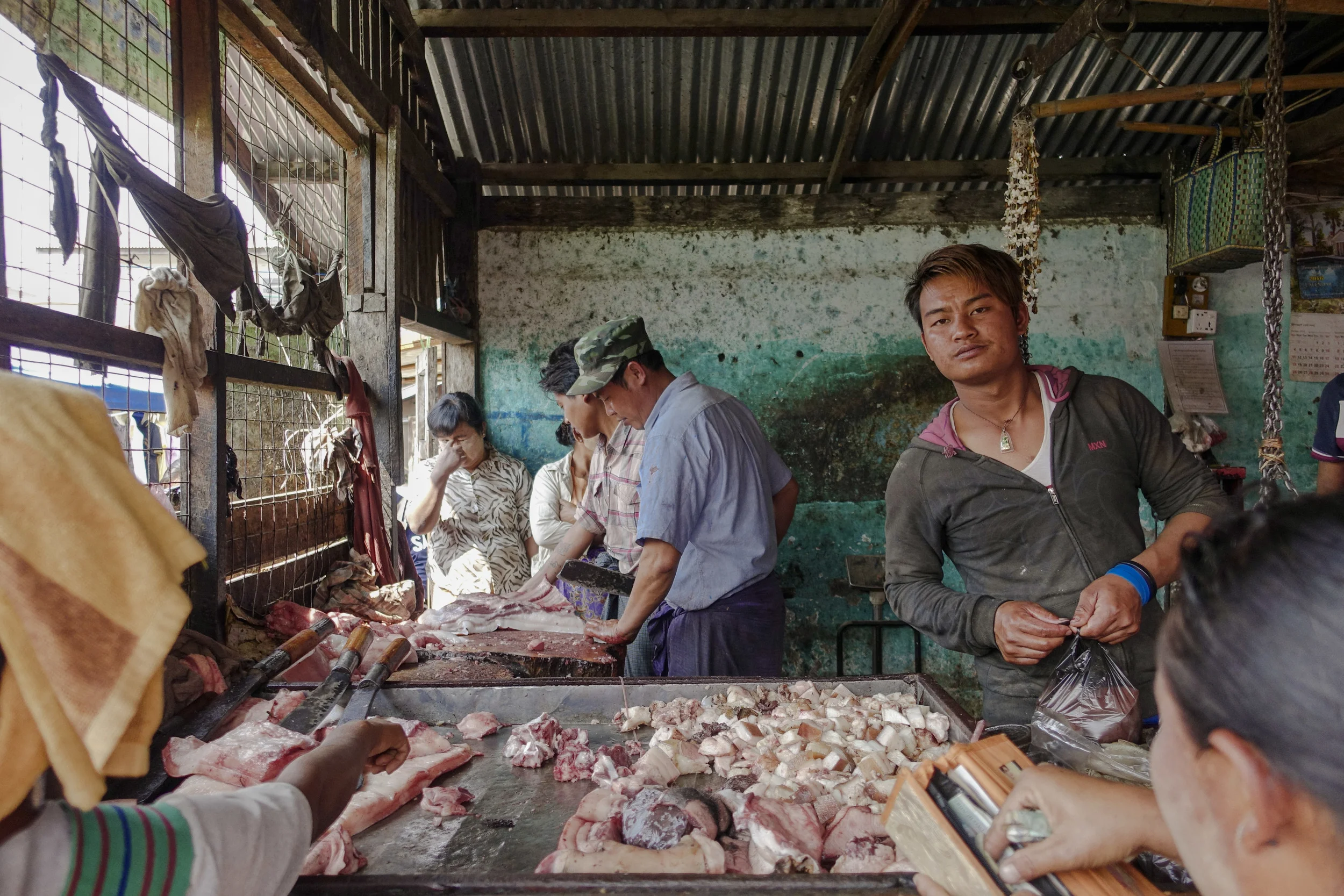      

 
     Market Day     10 April 2016 |&nbsp;Nyaungshwe, Myanmar   
 






















         

 
   Nyaung Shwe is a scruffy little town by the shore of Inle Lake. At first glance, it seems rather bland, with the usual assortment of boor