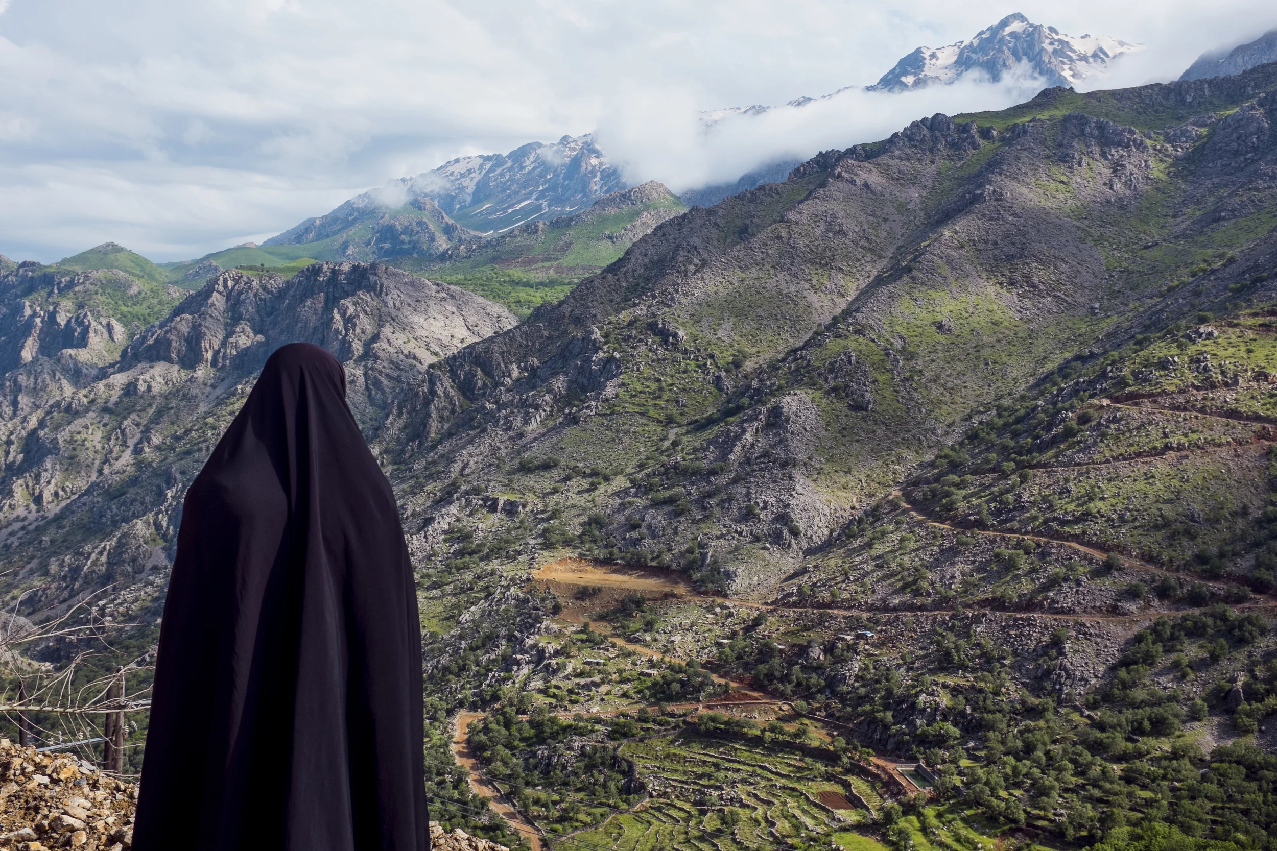  A lady amidst the mountains of Hawraman Takhte