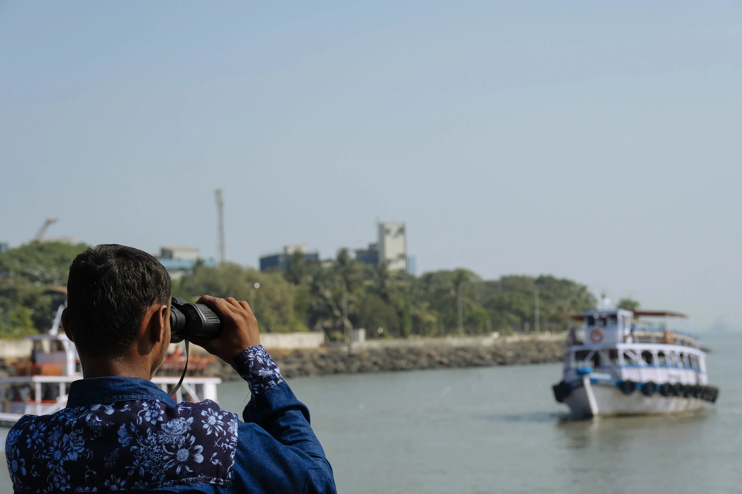      

 
     Golden Days - Mumbai     15 Jan 2017  
 






















         

 
   Mumbai is in constant collision with itself.  It is a hub of ferries from the sea, a necklace of long lines of traffic  that wrap around tree-lined streets. 