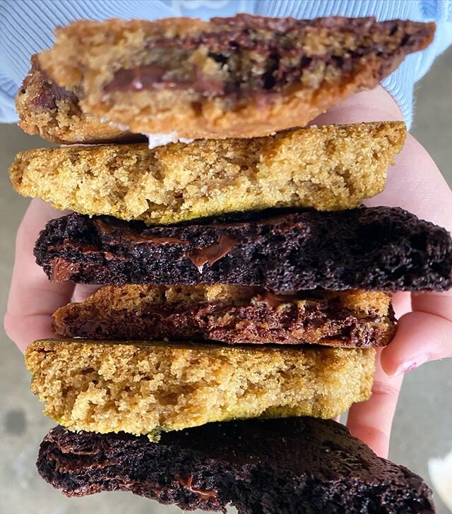 Fresh baked cookies! This is our definition of a perfect morning. We really hope everyone is having a great week. ✌️ .
.
.
.
.
.
.
.
.
.
.
#ouiouimacaron #macaron #macarons #sf #sanfrancisco #sfeats #eastbayeats #bayarea #bayareaeats #tasteslikesf #d
