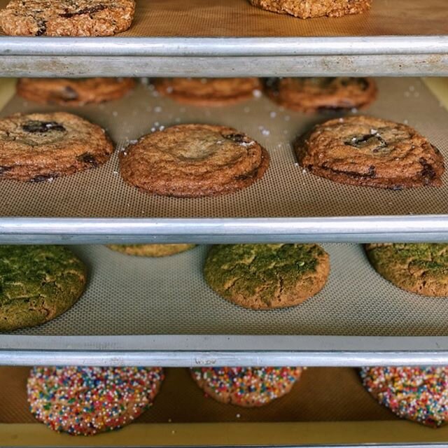 Baking daily to satisfy your cravings! Although our store in Emeryville remains closed our online store is open!  You can also order our macarons and cookies at @juni_sf &amp; @hinayakitori through their website. DM or email us if you have any questi