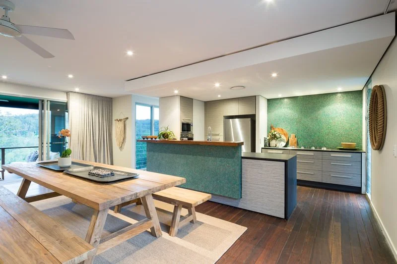 kitchen dining.jpg