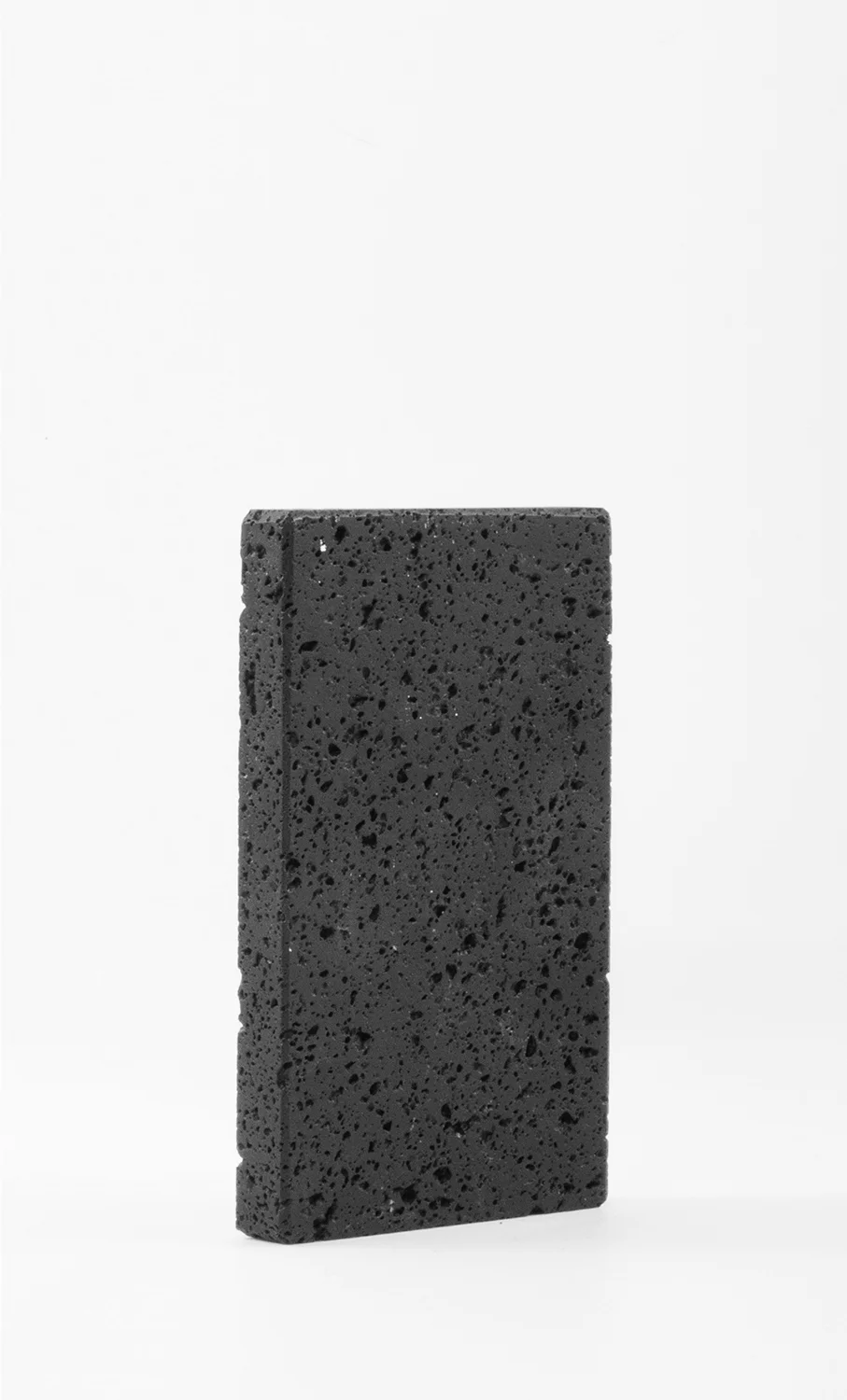 Pierre de lave noire. Black lava stone.