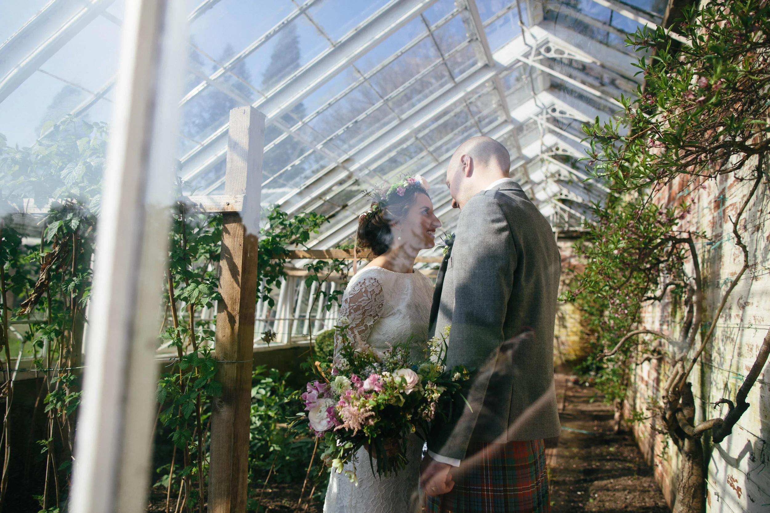 Quirky Natural Wedding Photographer Errol Park 058.jpg