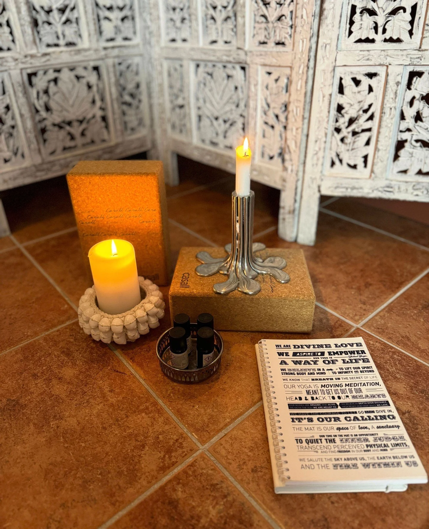 P&aring; kontoret f&ouml;rbereder vi oss just nu f&ouml;r fullt inf&ouml;r &aring;rets Inspirationsdag och f&ouml;r f&ouml;rsta g&aring;ngen m&ouml;ts vi i Stockholm den 7 november! Det blir en dag fylld av yoga och gemenskap. Ett andrum mitt i m&oum