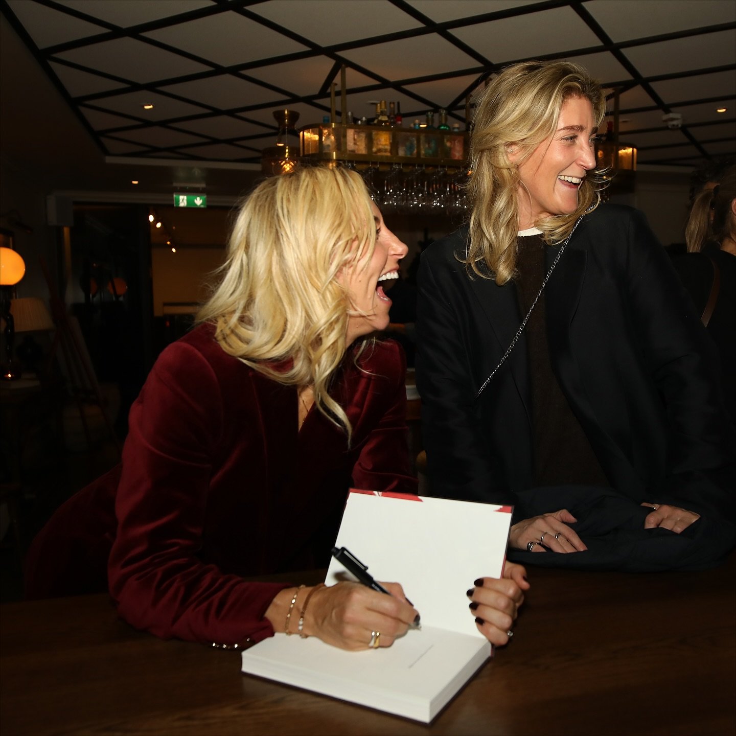 T&auml;nk om det du kallar kaos egentligen &auml;r din orgasm av livskraft som aldrig f&aring;tt komma ut?

Vi samlades i G&ouml;teborg den 11/11 f&ouml;r att fira n&aring;got som egentligen b&ouml;rjar l&aring;ngt innan en bok f&aring;r rygg och try