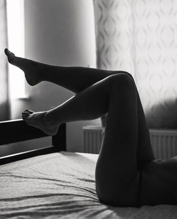 Take your pleasure seriously 🐾✨🎩⭐🖤⁠
⁠
T&auml;nd din egen eld f&ouml;rst idag s&aring; kan du njuta av fyrverkerierna runt omkring med en helt annan gl&ouml;d i blicken! L&aring;s in dig i badrummet, v&auml;lj ett pass som skiftar ditt tillst&aring