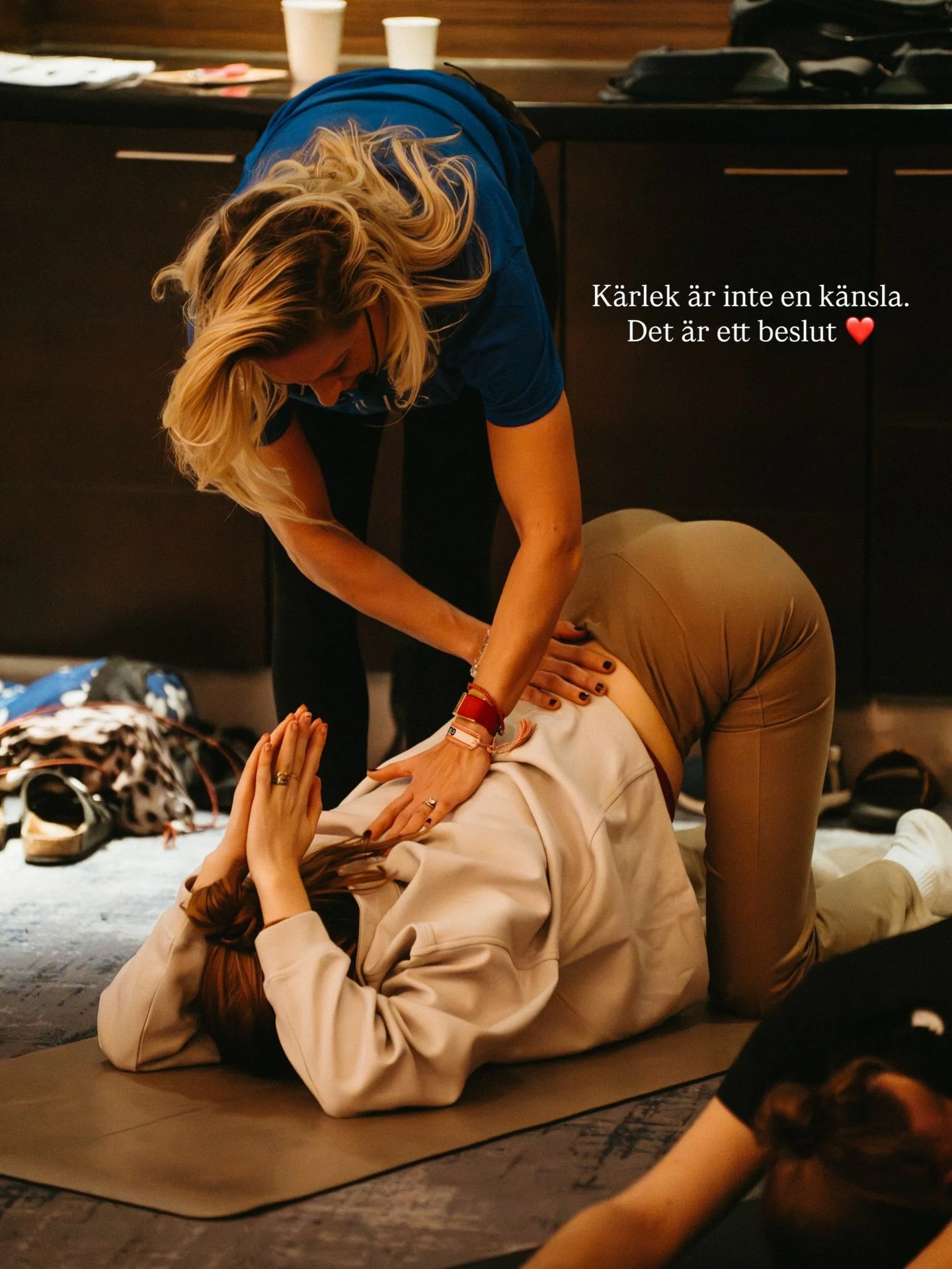 K&auml;rlek &auml;r inte en k&auml;nsla. Det &auml;r ett beslut.
Idag vill vi p&aring;minna om n&aring;got annat &auml;n rosor och romantik. 
Att &auml;lska &auml;r ett aktivt val. Ett modigt val.
Att &auml;lska &auml;r att v&aring;ga kliva utanf&oum